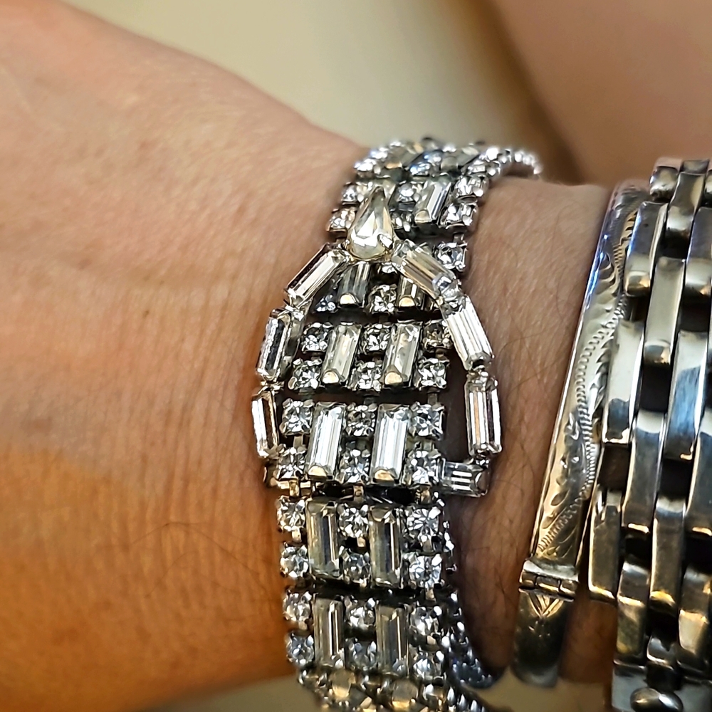 Vintage Buckel Rhinestone Bracelet